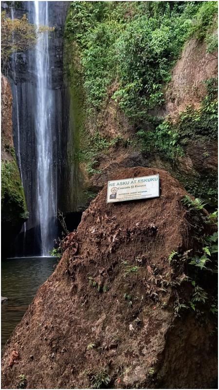 La cascada de más de 80 metros de altura impresiona a los turistas. Foto / David Cañenguez
