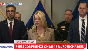 Pam Bondi conferencia