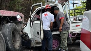 Socorristas atendieron a los lesionados y los trasladaron al hospital. Foto / Cortesía Cruz Roja