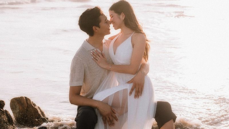 Fernanfloo y Mar Sofía se realizaron una sesión de fotos muy personalizada para la invitación a su boda. / 