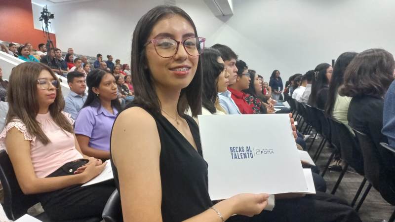 61 jóvenes fueron beneficiados con las Becas Talento edición 2025. Foto EDH 