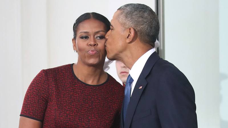 Michelle y Barack Obama tienen dos hijas. / 