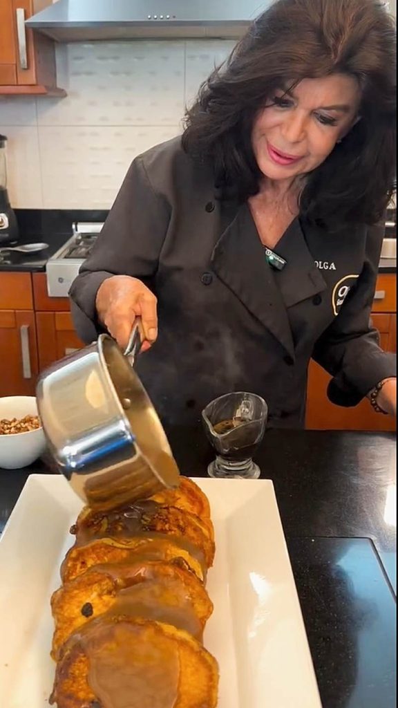 Olga Miranda hace torrejas con salsa de horchata