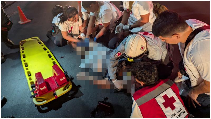 Una anciana fue atropellada en Quezaltepeque. Foto / Cortesía Cruz Roja 