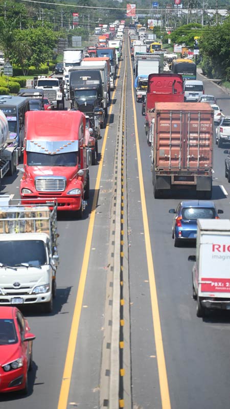 trafico-por-cierre-en-carretera-los-chorros