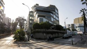 Fachada de la casa de Vargas Llosa