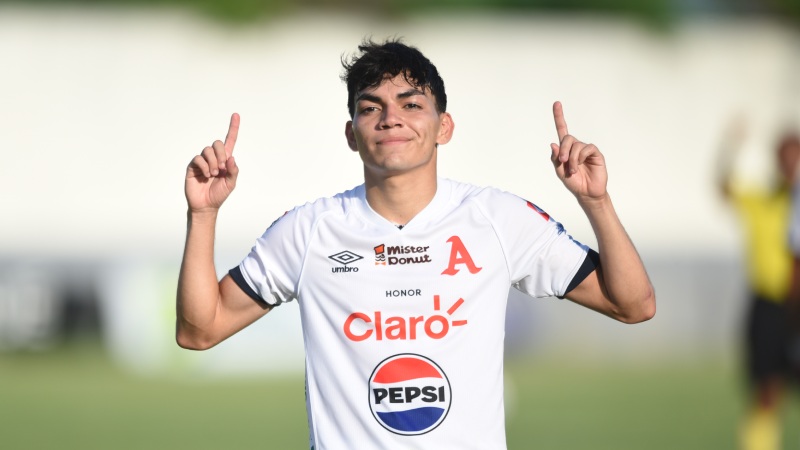 Partido de semifinal de ida disputado en el Estadio Correcaminos, Morazán, donde Alianza ganó 1 - 0 a Fuerte San Francisco. Leonardo Menjivar, de Alianza, celebra su gol en la semifinal  Foto EDH/Emerson Del Cid