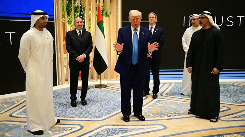 TRUMP EMIRATOS