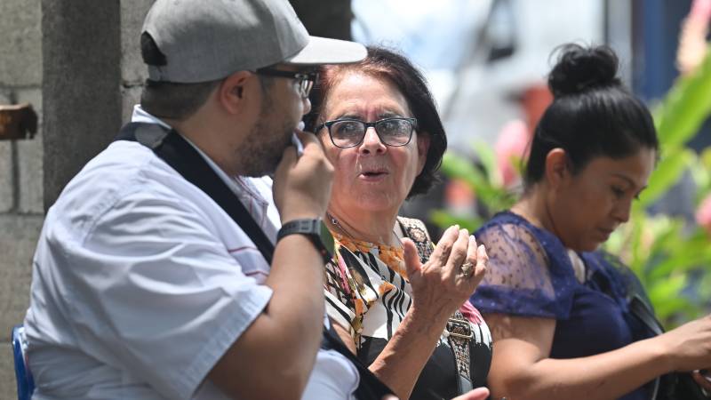 Eleonora Alfaro-Madre- Ruth López- Abogada-División Transito Terrestre- Detenida