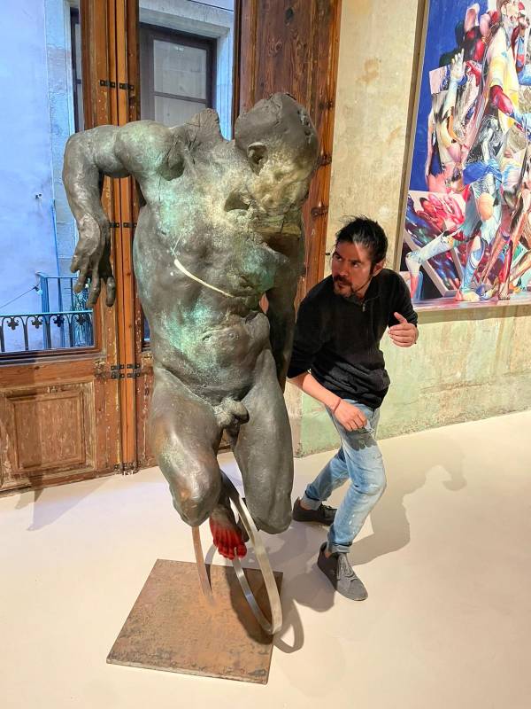 Artista visual salvadoreño Otto Hernández