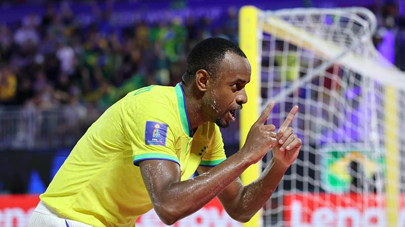 Rodrigo celebra uno de los goles de Brasil en la final de la Copa del Mundo de fútbol playa Seychelles 2025. Foto: Cortesía FIFA