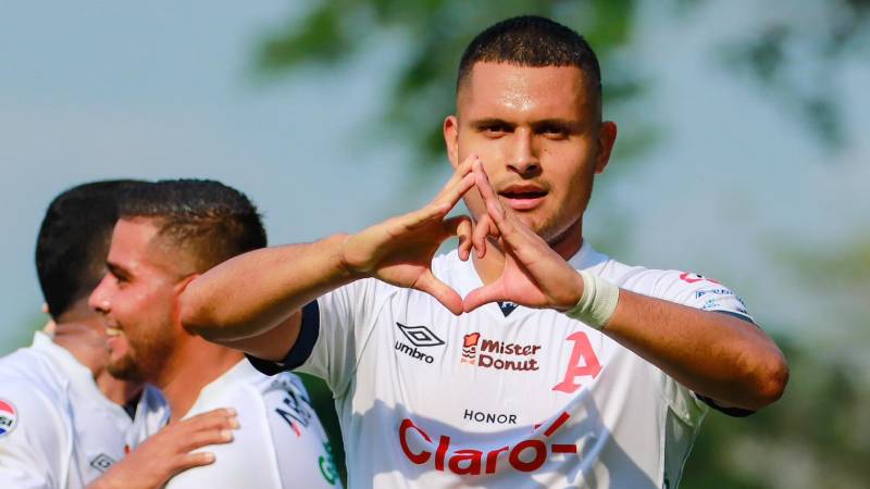 Emerson Mauricio anoto el primer gol de Alianza contra Cacahuatique en complejo deportivo de Chalpetique. Foto: Cortesía Alianza FC / 