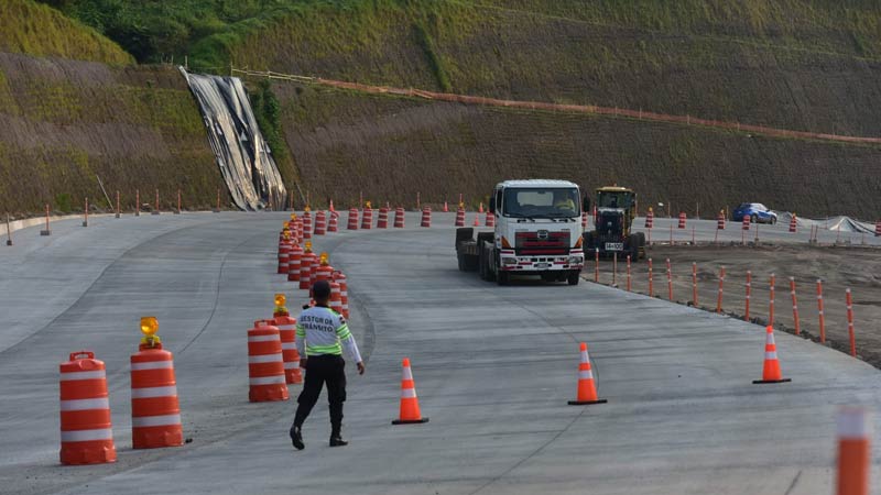 Carretera-a-los-chorros-construccion-calle-trafico
