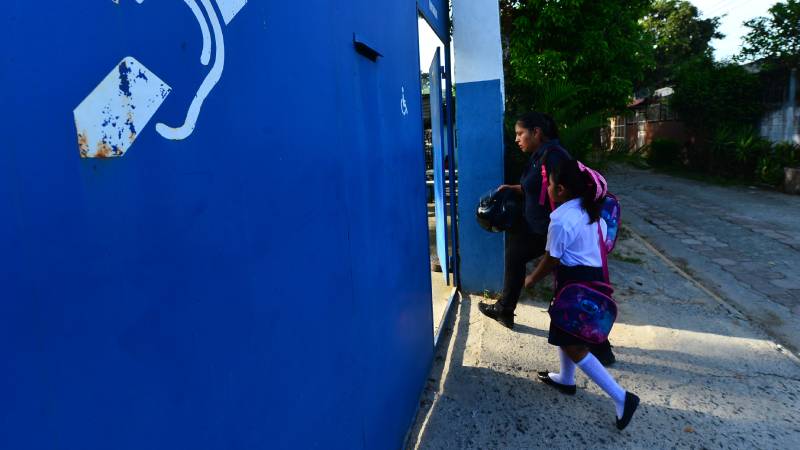 La recosteucción de la escuela de Centro Escolar Zeledón donde asisten  estudiantes sordos. 
Foto EDH/ EDH / 