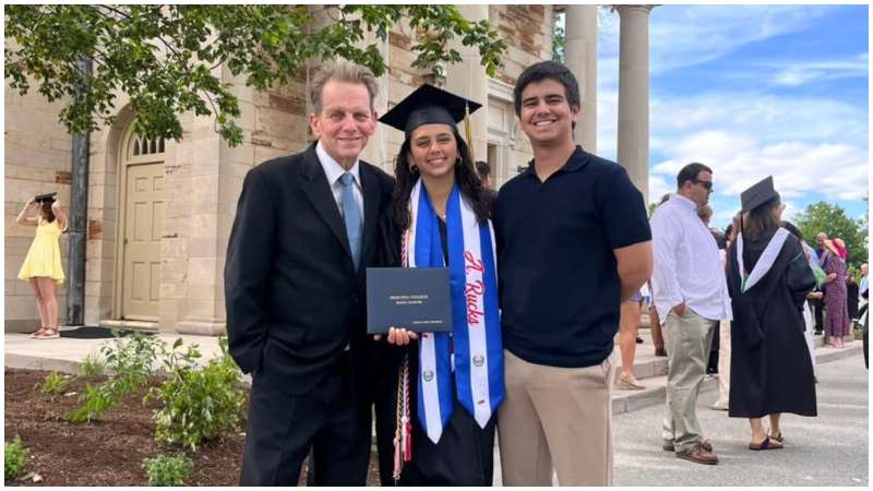 Daniel Rucks - graduacion-hija