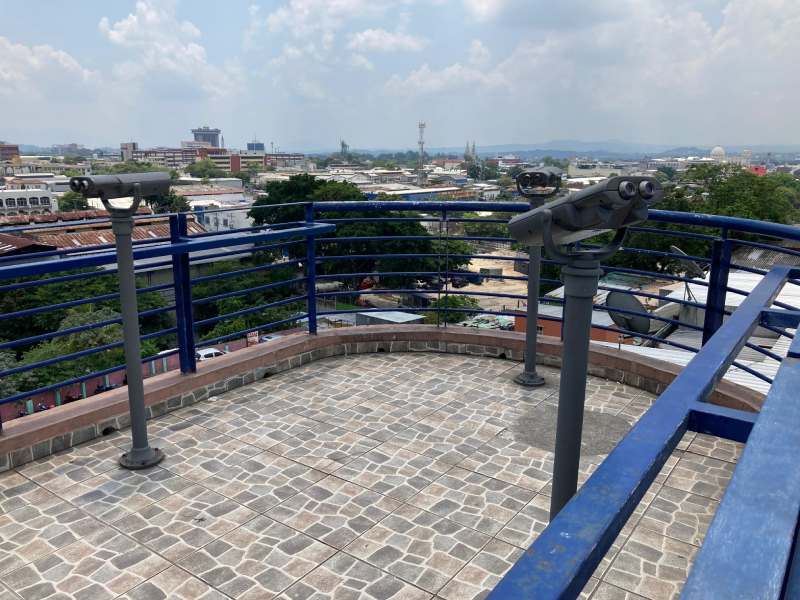 Estado del Mercado Cuscatlán que luce con deterioro