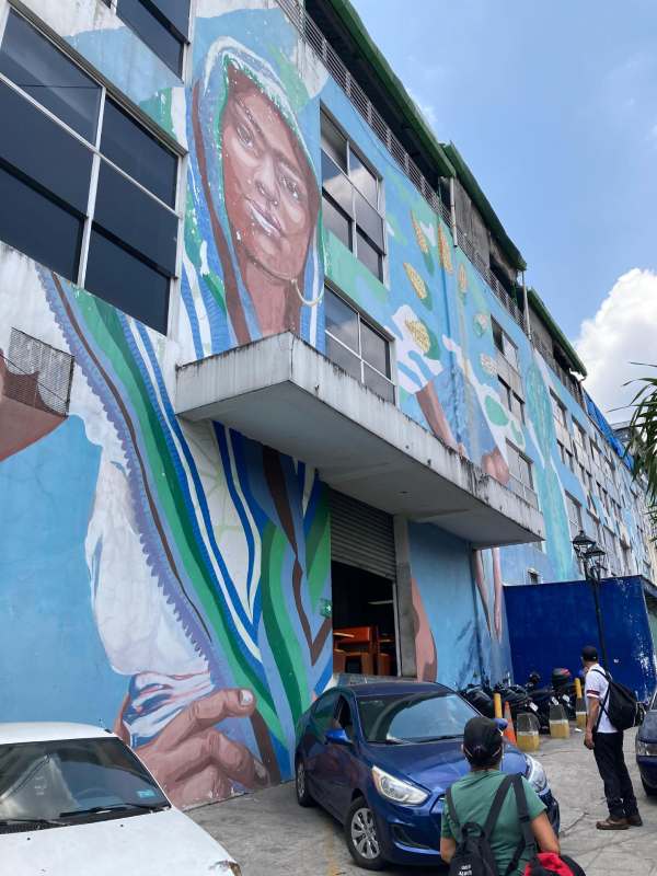 Estado del Mercado Cuscatlán que luce con deterioro