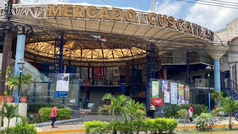 Estado del Mercado Cuscatlán que luce con deterioro