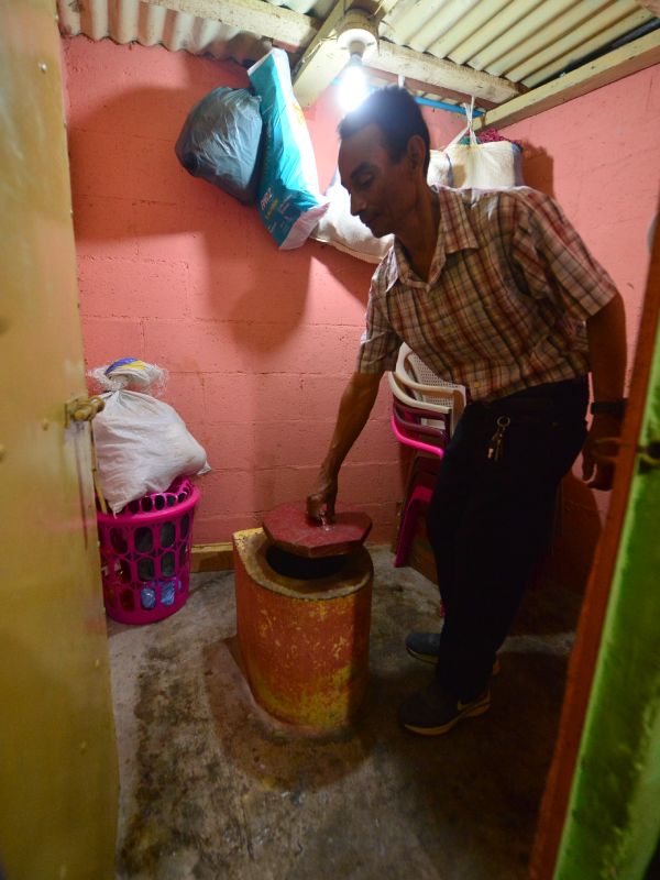 Habitantes de la colonia Malena 1 y 2 de San Marcos tienen 12 aos gestionando un proyecto de alcantarillado para su comunidad.
