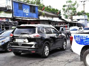 Traslado de Ruth Eleonora López hacia El Penalito. Defensora de derechos humanos y abogada de Cristosal capturada por el Estado salvadoreño. Su madre y esposo llegaron para acompañar su proceso y obtener información.