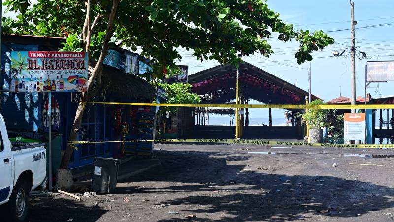 Marea Alta en El Majahual el Puerto de la Libertad, La Libertad.