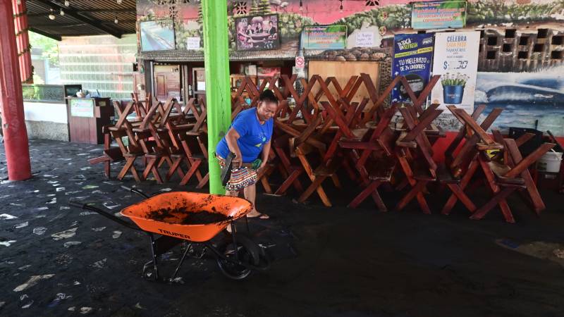 Marea Alta en El Majahual el Puerto de la Libertad, La Libertad.