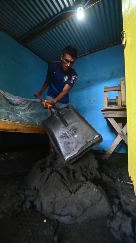 Marea Alta en El Majahual el Puerto de la Libertad, La Libertad.
