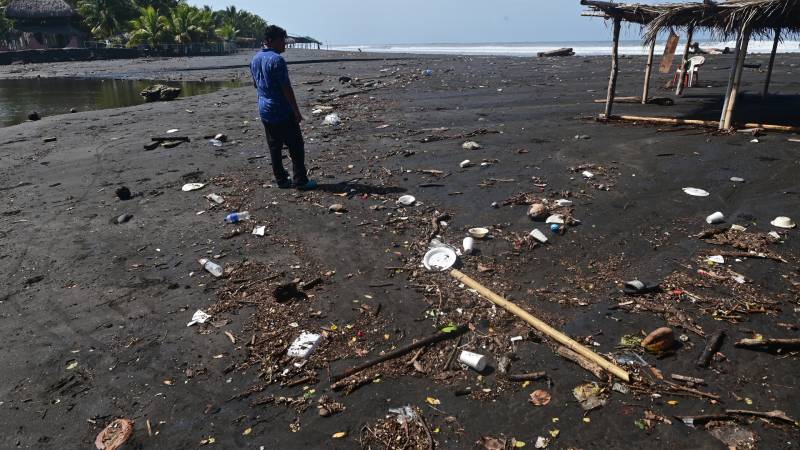 Marea Alta en El Majahual el Puerto de la Libertad, La Libertad.