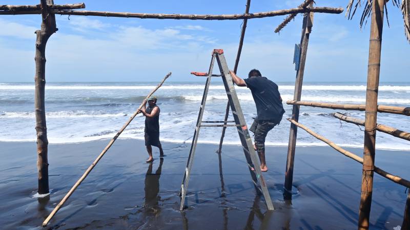 Marea Alta en El Majahual el Puerto de la Libertad, La Libertad.