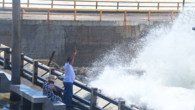 Marea Alta en El Majahual el Puerto de la Libertad, La Libertad.