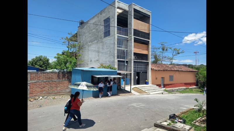 Edificio-Comunidad Educativa- Corinto-Clases