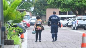 Eleonora Alfaro-Madre- Ruth López- Abogada-División Transito Terrestre- Detenida