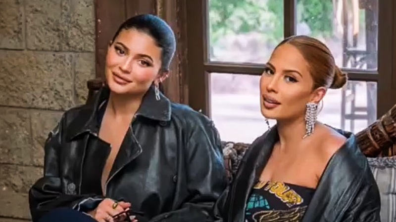 Kylie Jenner y su amiga salvadoreña Yris Palmer