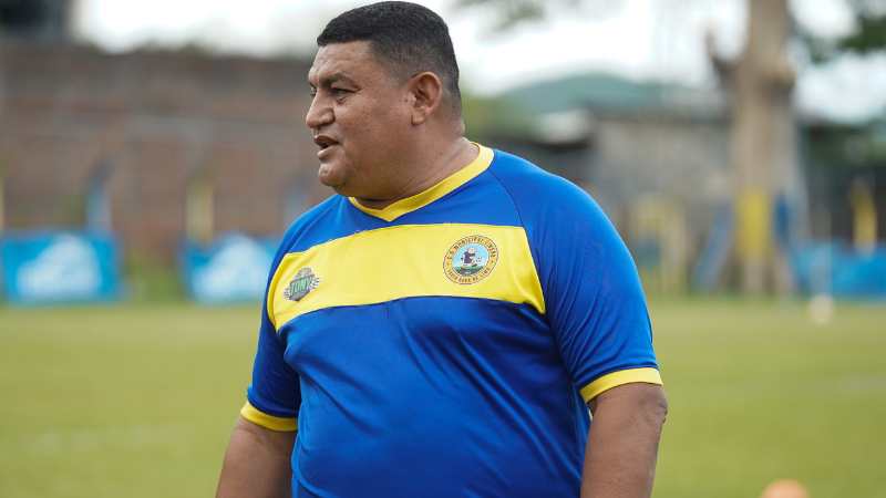 El técnico de Limeño, José Romero, durante un entreno en Santa Rosa de Lima. Foto: Ariel Joya.