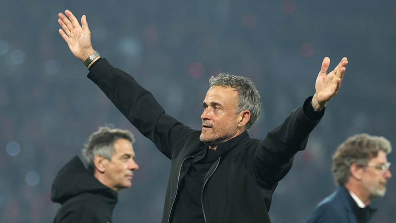 El entrenador del PSG, Luis Enrique, celebra tras ganar el partido de vuelta de las semifinales de la UEFA Champions League entre el Paris Saint-Germain y el Arsenal FC, en París, Francia, el 7 de mayo de 2025. Foto: EFE/Mohammed Badra