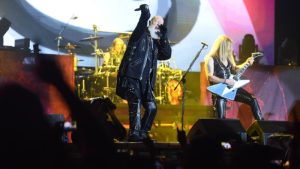 Halford agradeció a los fans por mantener vivo al heavy metal y por mantener vivo el espíritu y energía que evoca Judas Priest a través de la música. Foto EDH/ Menly González