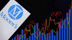 Moody's retira calificación triple A de la deuda de EE.UU., un duro golpe a Trump