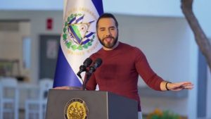 Nayib Bukele escuelas
