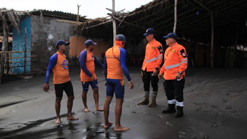 Oleaje playa Majahual