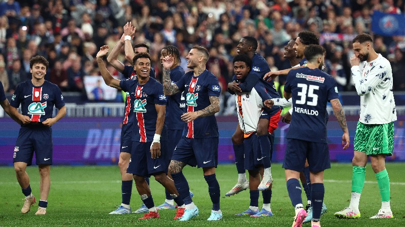 Los jugadores del PSG celebraron un nuevo título. Foto EDH/AFP.