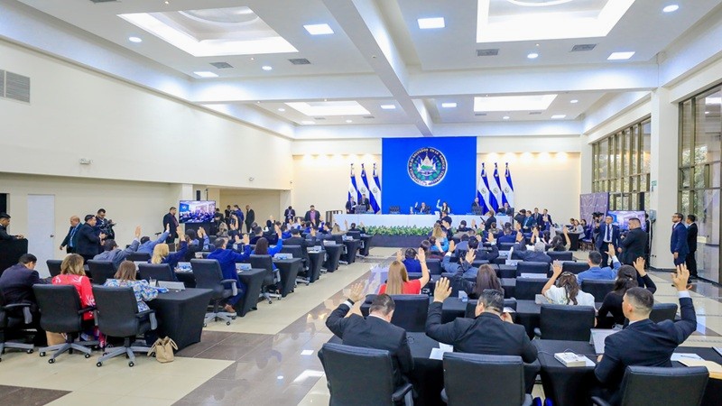 Plenaria de la Asamblea Legislativa realizada en el salón de honor de la Cancillería. Foto cortesía asamblea.gob.sv