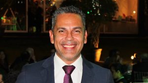 Roberto Acosta cambio de look