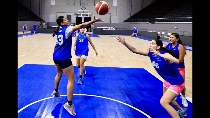 La selección mayor de baloncesto femenino está entrenando para el FIBA AmeriCup que se realizará en Santiago de Chile desde el 28 de junio. Foto: Cortesía INDES