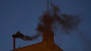 Fumata negra en El Vaticano