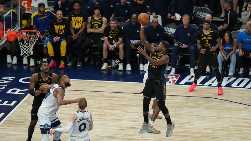 Jimmy Butler volvió a ser factor para los Warriors, que vencieron a los Timberwolves de visita en Minnesota. Foto EDH/AFP.