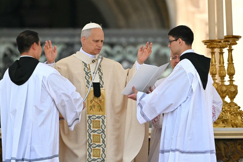 El papa pronuncia la oración Regina Caeli tras la Santa Misa de inicio de Pontificado