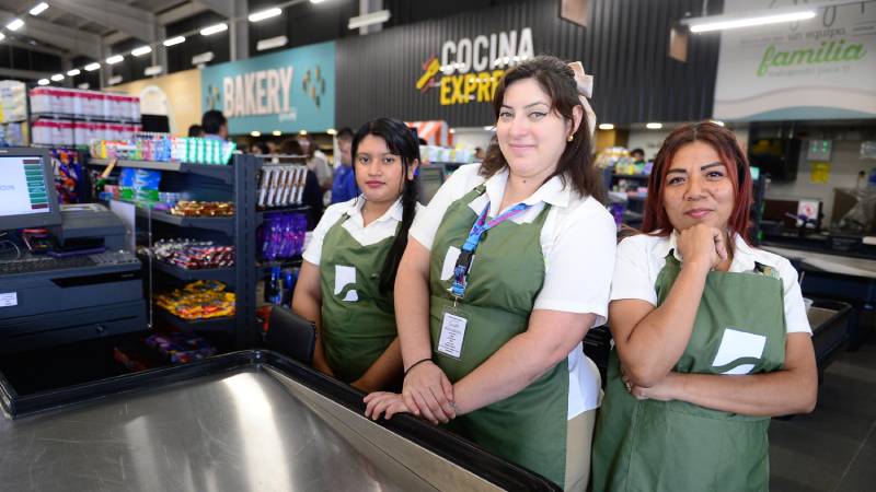 La nueva sala de Súper Selectos cuenta con servicios como Cocina Express, con alimentos preparados. Foto EDH/Jessica Orellana
