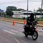 El cadáver estaba tendido en un carril de la carretera. Foto EDH / Cortesía.