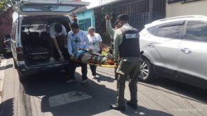 El hombre fue trasladado de inmediato hacia el Hospital San Rafael. Foto EDH / Cortesía Cruz Verde Salvadoreña.