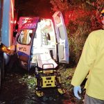 Las víctimas fueron trasladadas a un hospital con traumas en la cabeza y en el rostro. Foto: Comandos de Salvamento